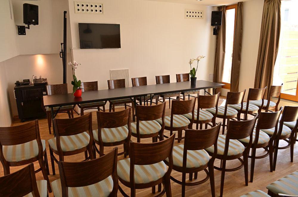 Hotel Arkadia Pécs Extérieur photo